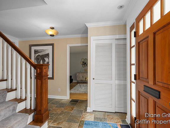 4th image of 449 Edgemere Dr SE