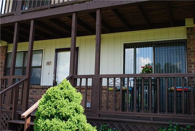 1st image of 387 Deer Lake Dr