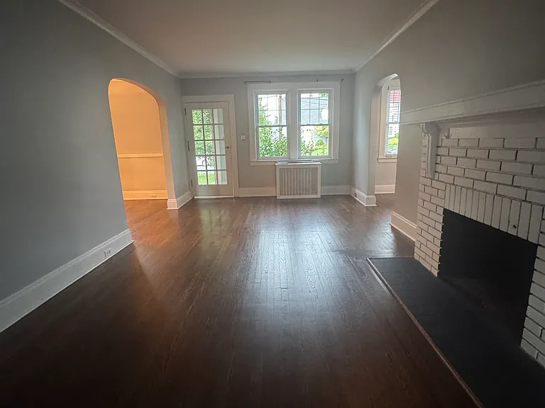 734 Greenwood Rd — Photo 4