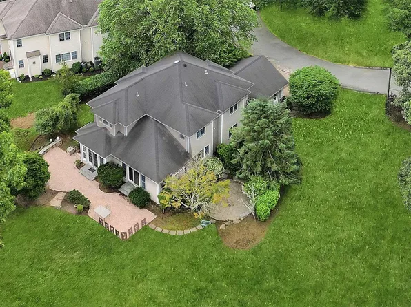 1 Redan Drive, Smithtown, NY 11787