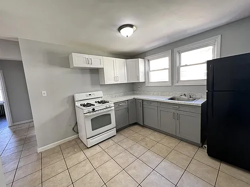 229 Alexander St #2 Photo 1