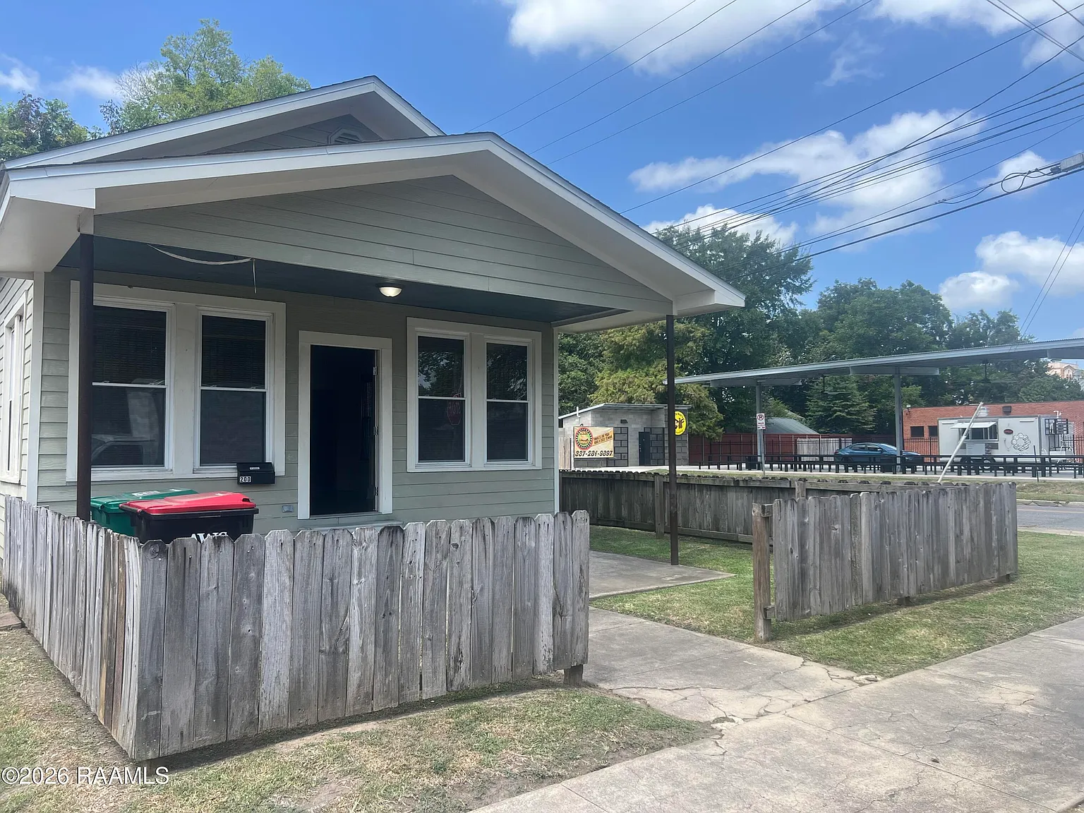 2 bed, 1.0 bath, 1300 sqft, $1,400 — Photo 1