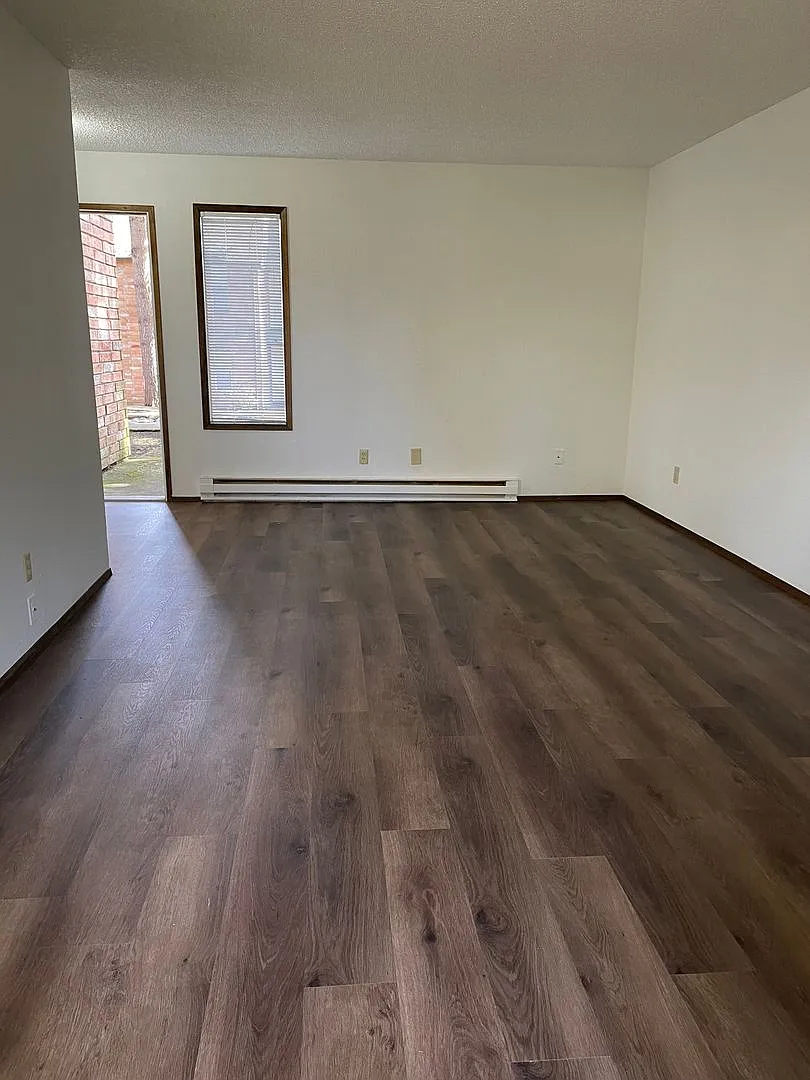 1 bed, 650 sqft, $1,050 — Photo 3