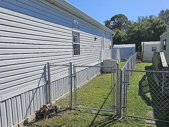 3rd image of 1819 Seagrape St NE