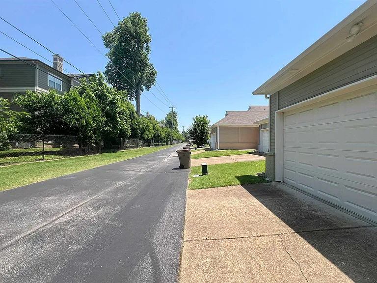 154 Island Bluff Dr — Photo 20