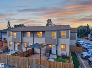 Willowdale Place, Edmonton, AB T5T 1Z4