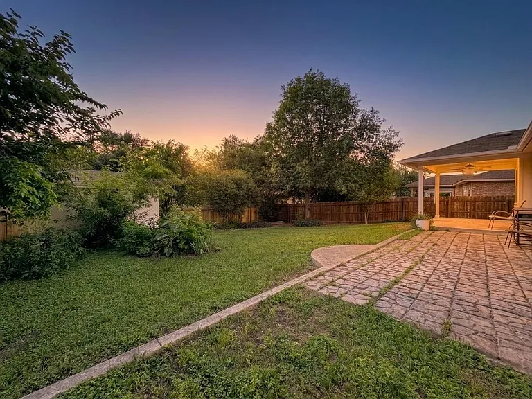 2417 Hallie Ln — Photo 37