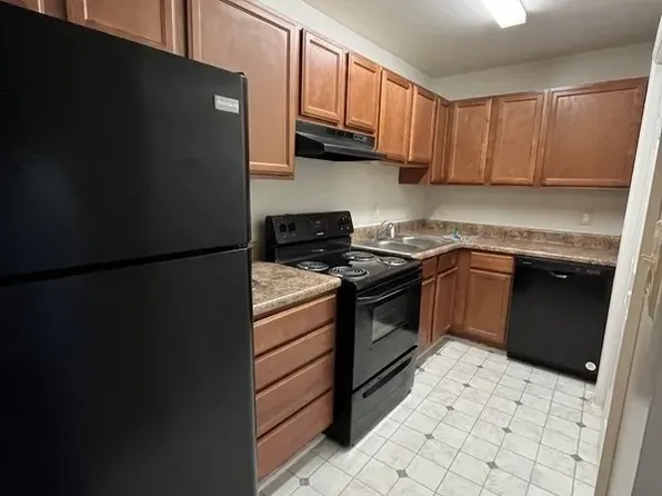 2827 N Ohenry Blvd APT D, Greensboro, NC 27405