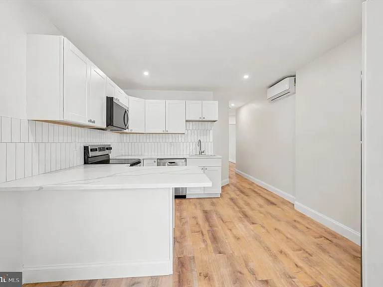 6419 Race St #B — Photo 13