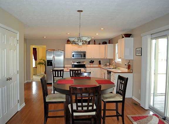 13x12 breakfast room, great for informal meals, has convenient access to porch