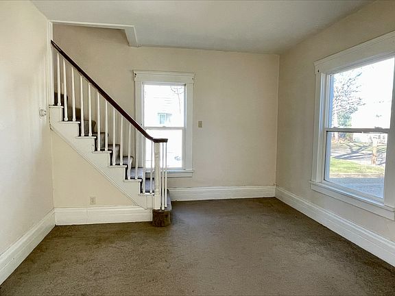 5th image of 580 Dayton St