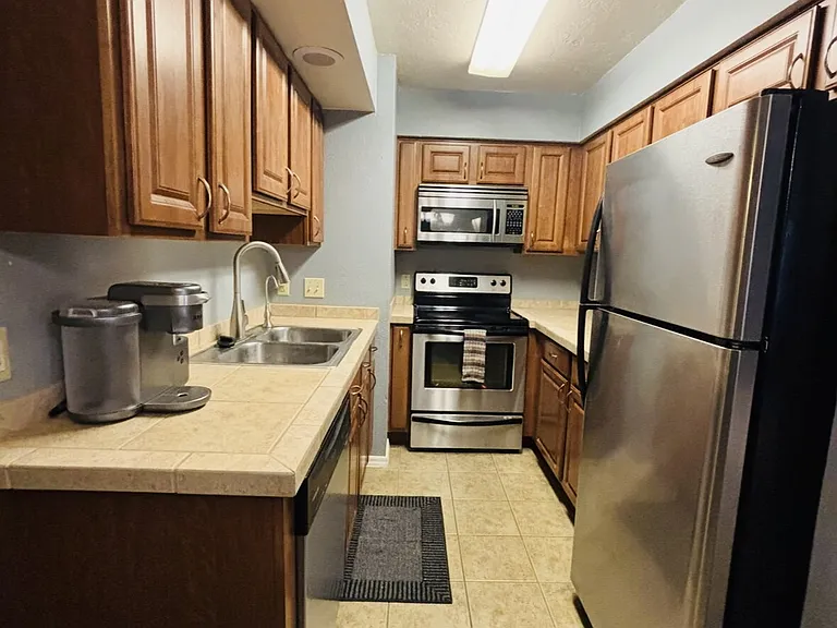 1810 E Blacklidge Dr #306 — Photo 4
