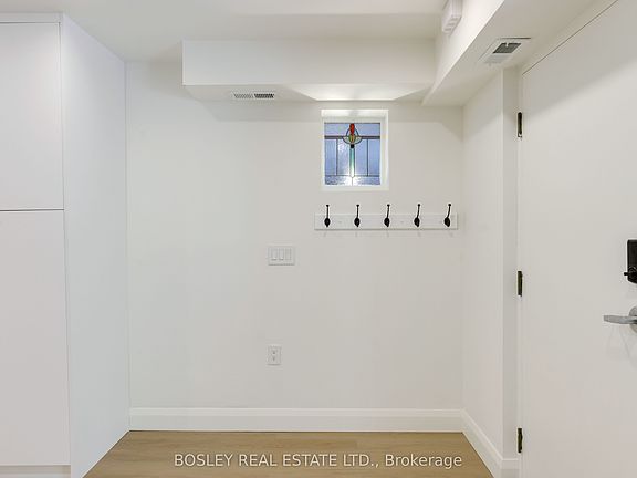 5th image of 225 Gainsborough Rd #B