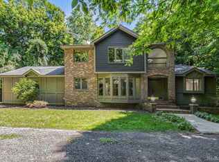 1207 Sugarbush Dr, Lapeer, MI 48446