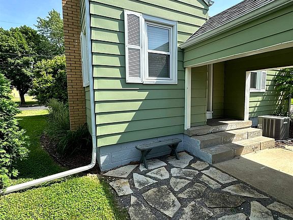 3rd image of 916 E Forrest Hill Ave