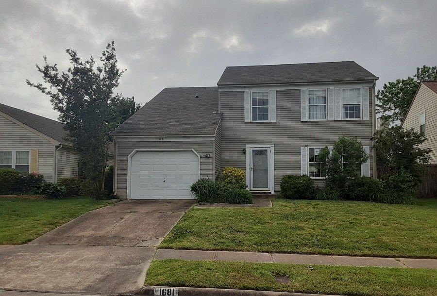 1st image of 1681 Darrow St