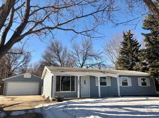 1921 8th St NW, Minot, ND 58703