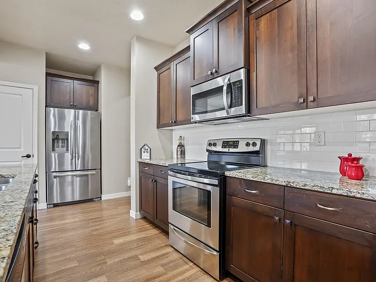 2810 E Clarene Dr — Photo 3