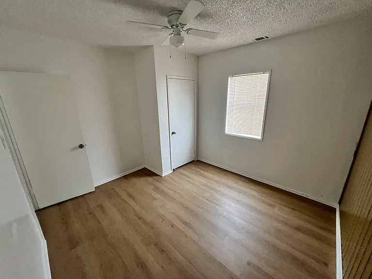 9532 1/2 Cedar St — Photo 18