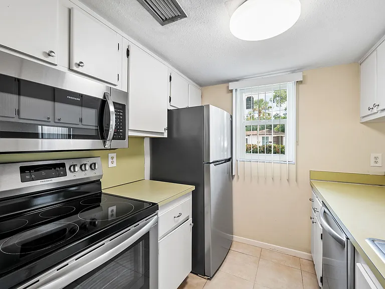 2525 W Bay Dr #A16 — Photo 13