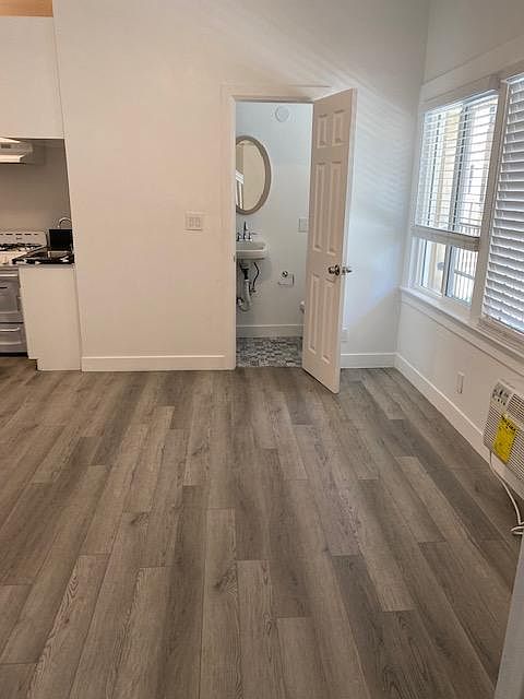 1st image of 5115 Melrose Ave #5