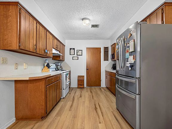 3rd image of 1 Walnut Pl
