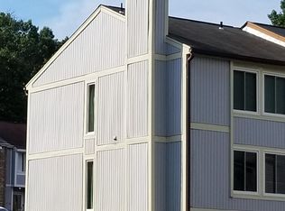 6056 Hollow Hill Ln, Springfield, VA 22152