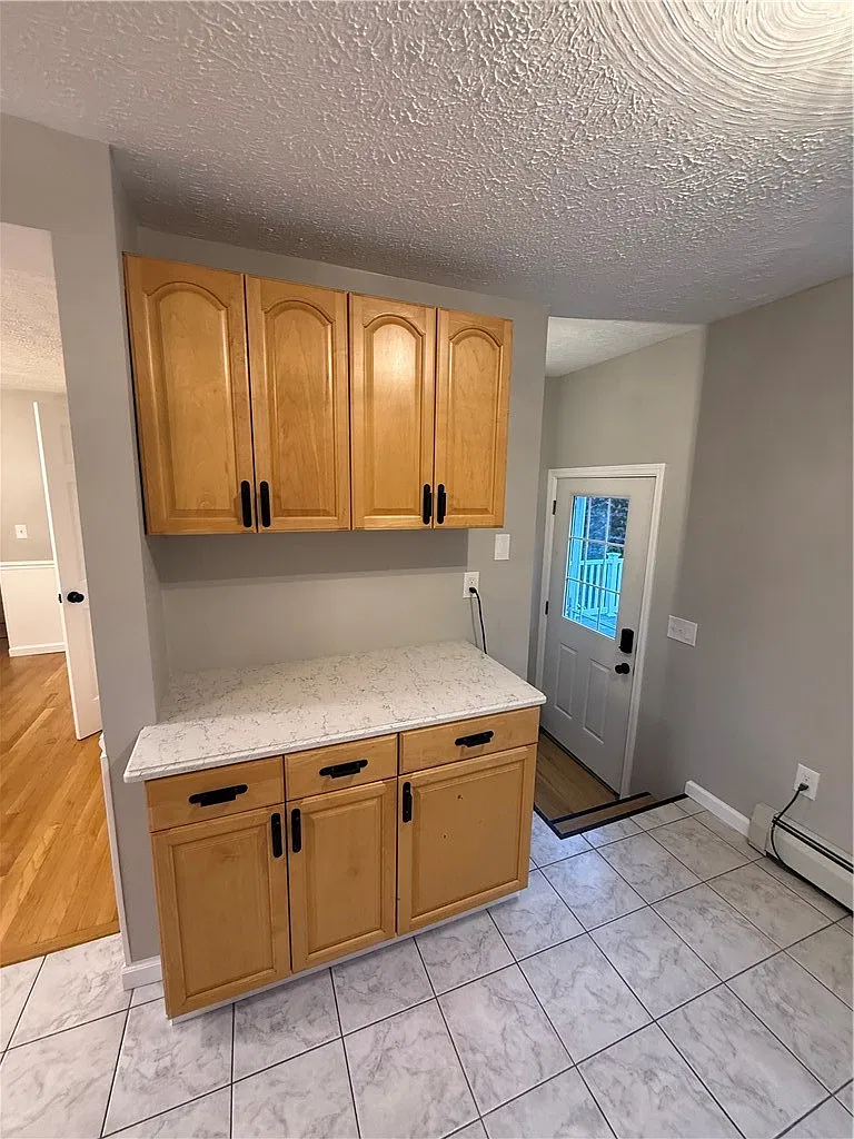 3 bed, 2.0 bath, 1640 sqft, $3,600 — Photo 4