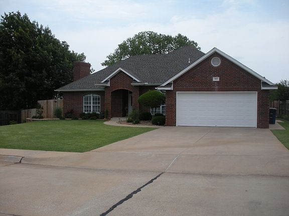 3rd image of 903 S Stoneridge Dr