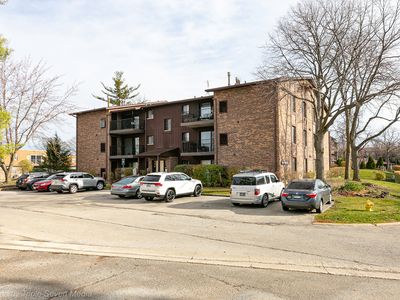 68 W 64th St APT 301, Westmont, IL, 60559