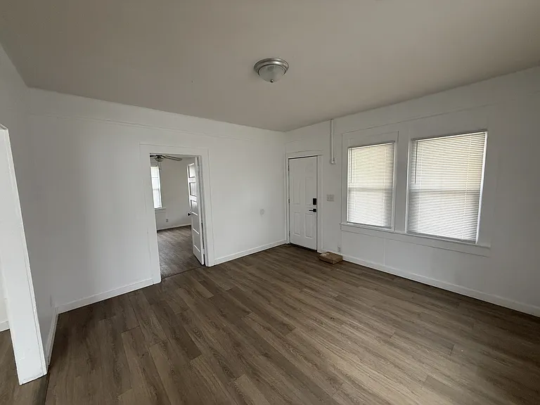 125 Clyde St — Photo 11