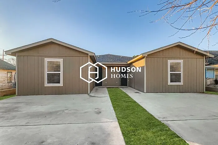 3 bed, 2.0 bath, 980 sqft, $1,049 — Photo 1