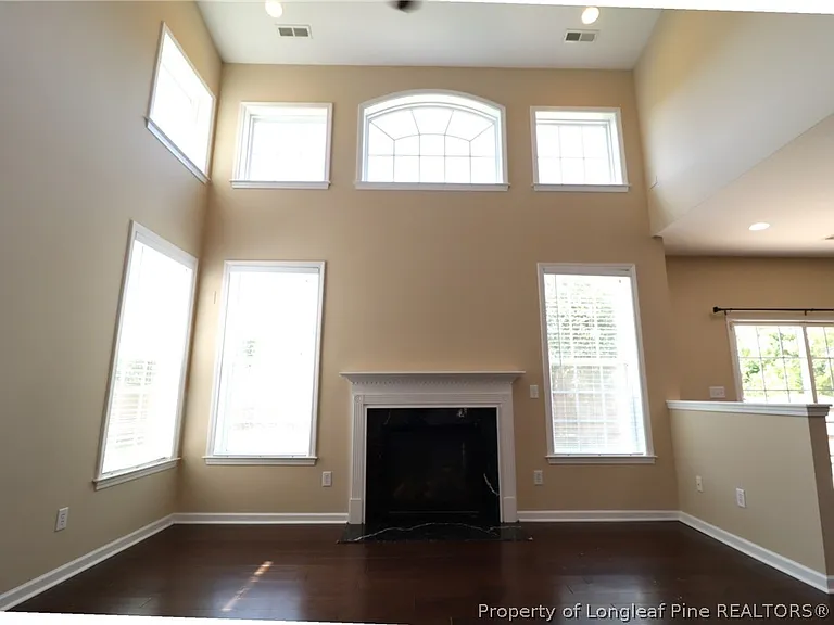 1015 Katie Ln — Photo 10