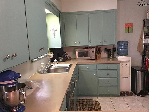 5th image of 1204 Smith St