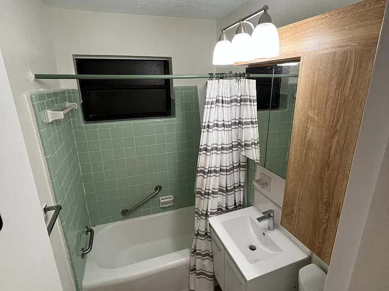 303 Princeton Ave — Photo 32
