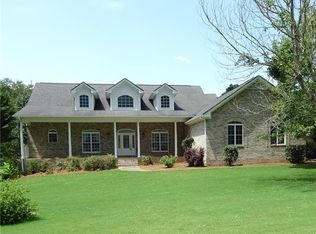 45 Meadow View Ct, Social Circle, GA 30025