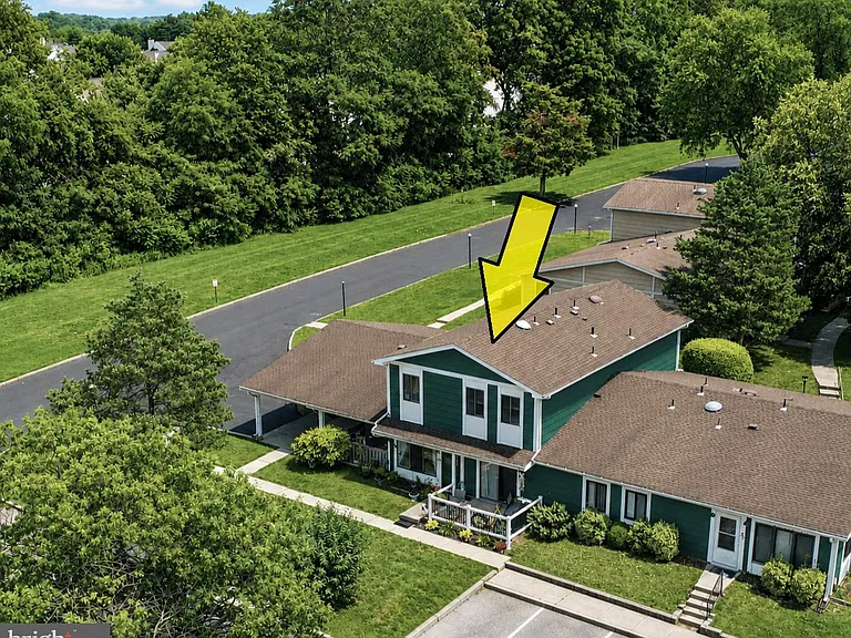 64 Woodway Dr — Photo 3