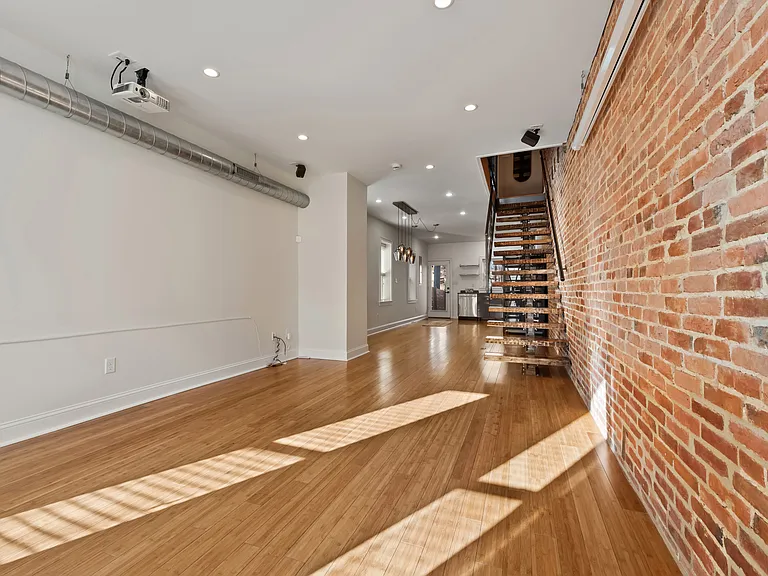 412 E Lanvale St — Photo 28