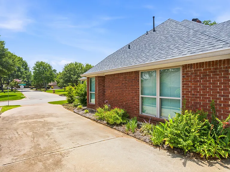 2942 Woodland Hills Dr — Photo 42