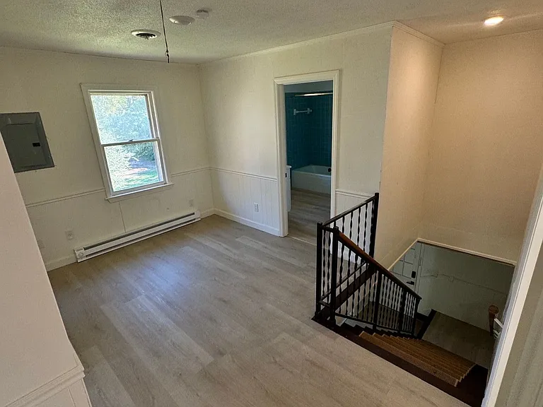307 S Hill St — Photo 14