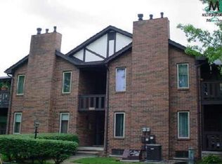 29112 Wellington Rd W, Southfield, MI 48034