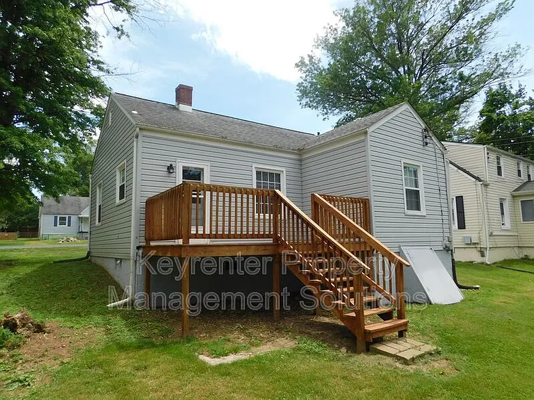 325 James Ave — Photo 4
