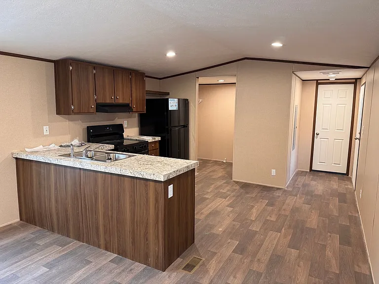 112 Harold Ln — Photo 4