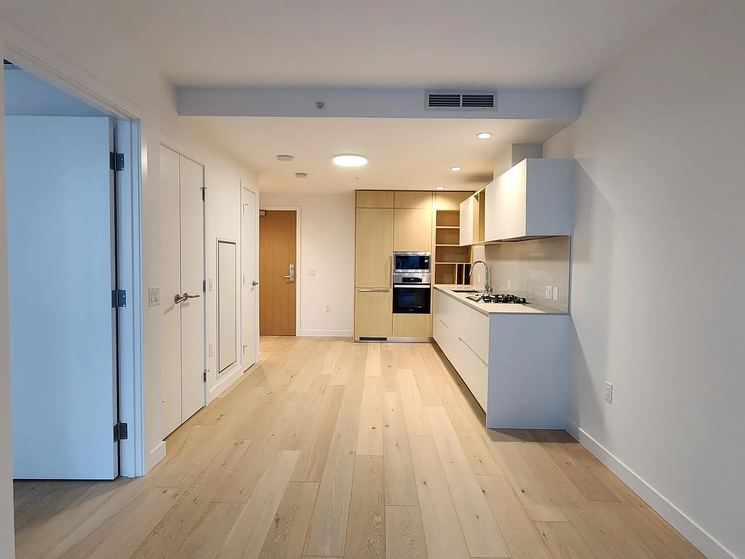 1 bed, 526 sqft, $2,360 — Photo 2