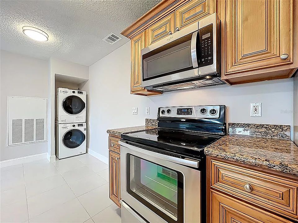 Kitchen/washer and dryer