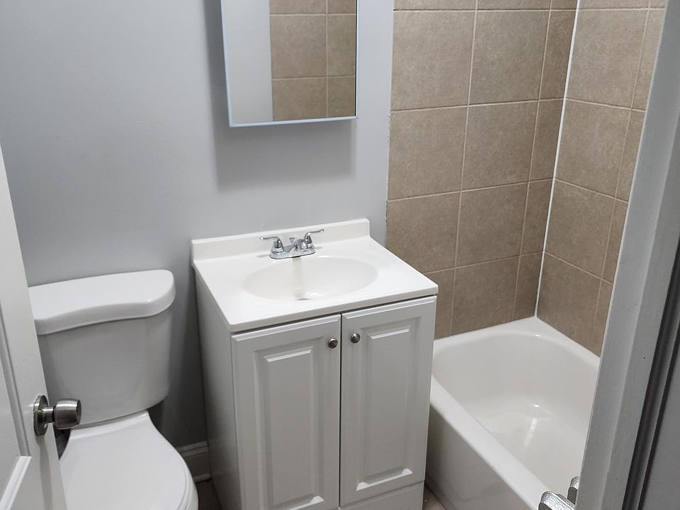 2nd image of 6916-18 S Clyde Ave #316