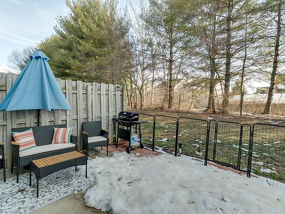 2nd image of 3401 S Oaklawn Cir