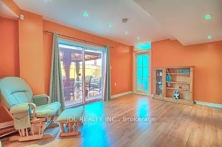71 Gail Parks Cres — Photo 8