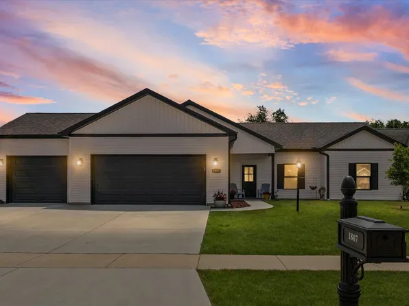 1807 E Fairfield Cir, Urbana, IL 61802