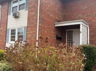 6 Windermere Pl APT 10, Rockville Centre, NY